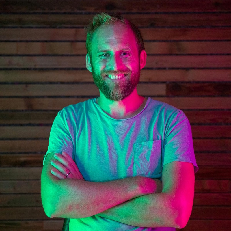 Fredrik Debong Foto frontal im BOLD Community Style