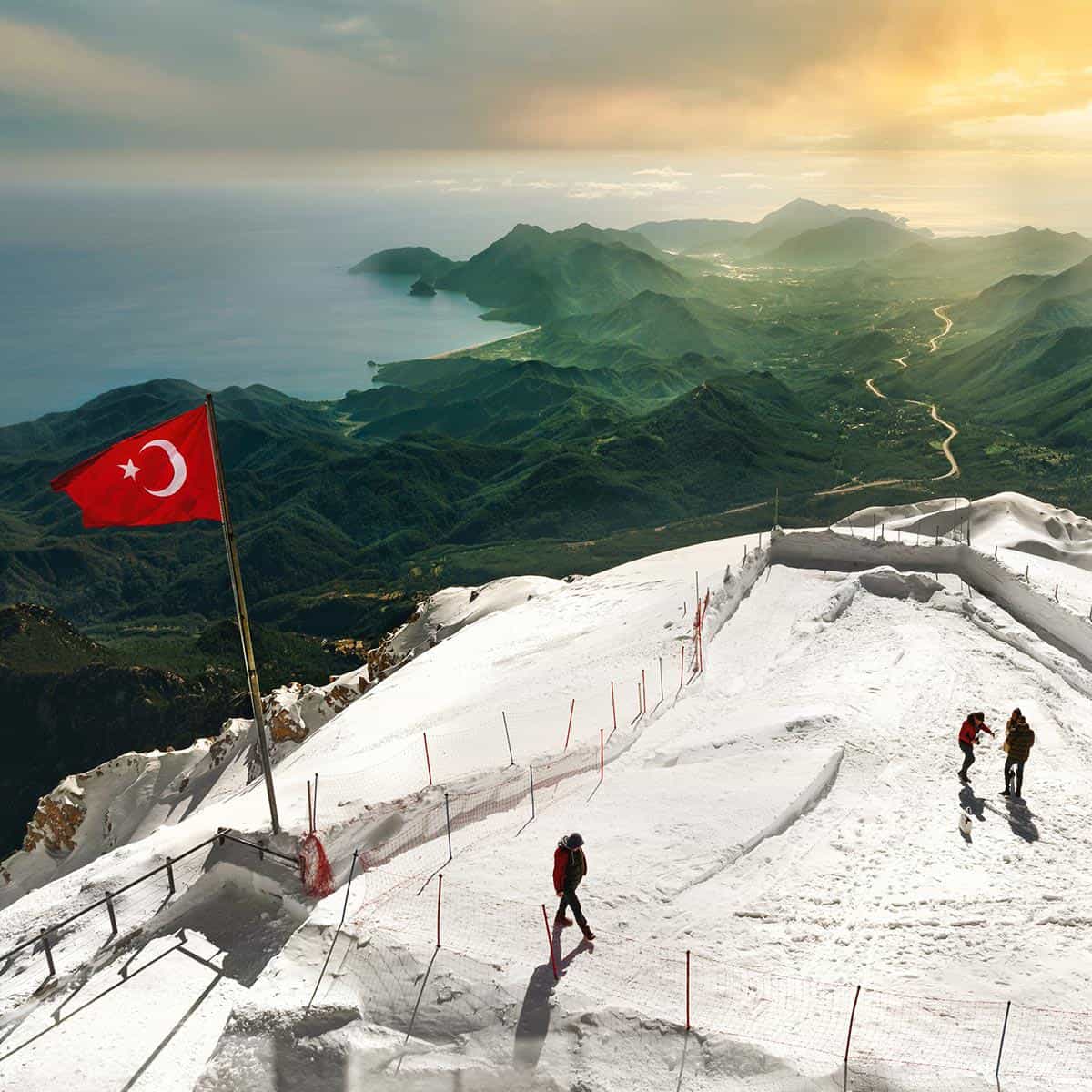 Schneebedeckter Gipfel in der Türkei