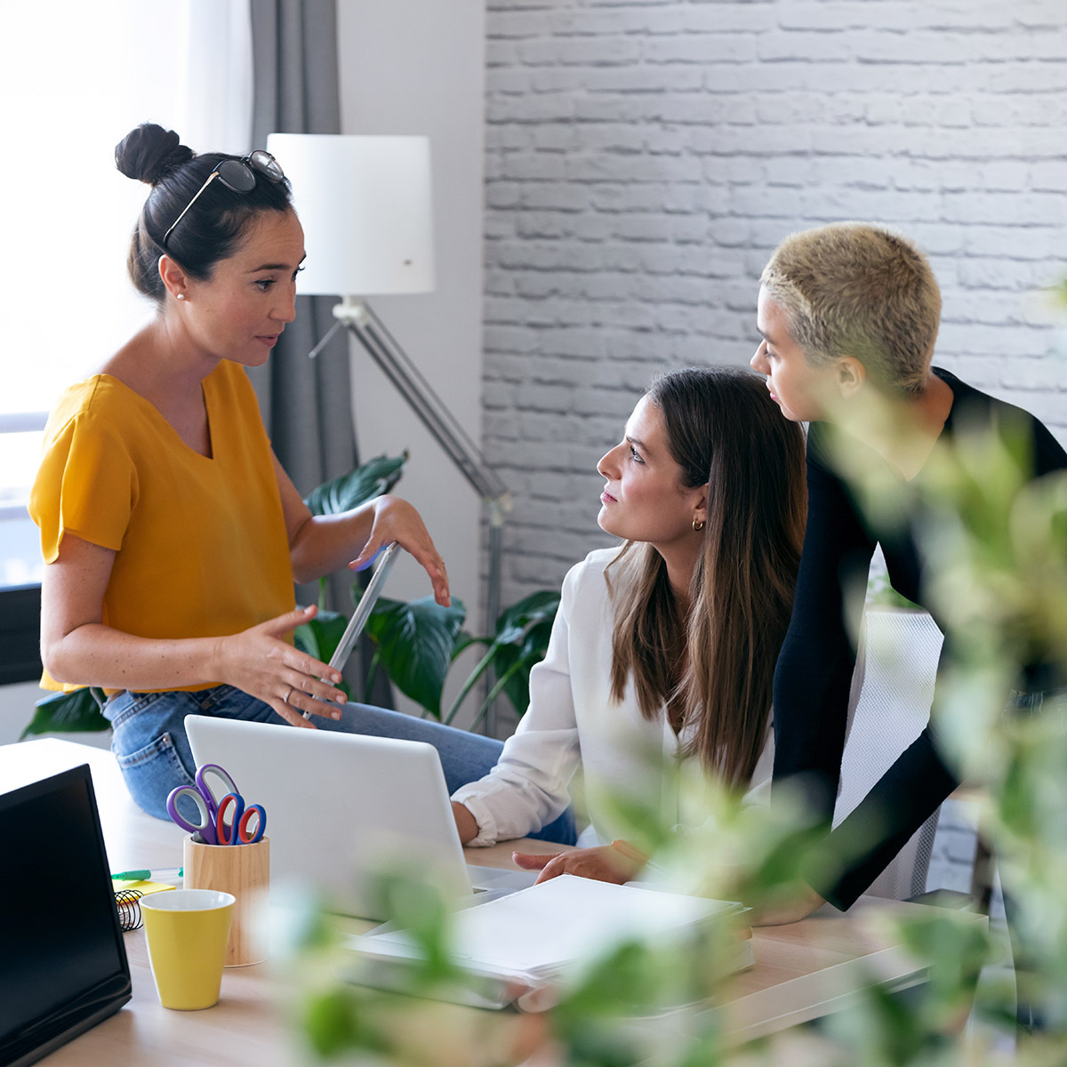 Unternehmerinnen bei einer Besprechung