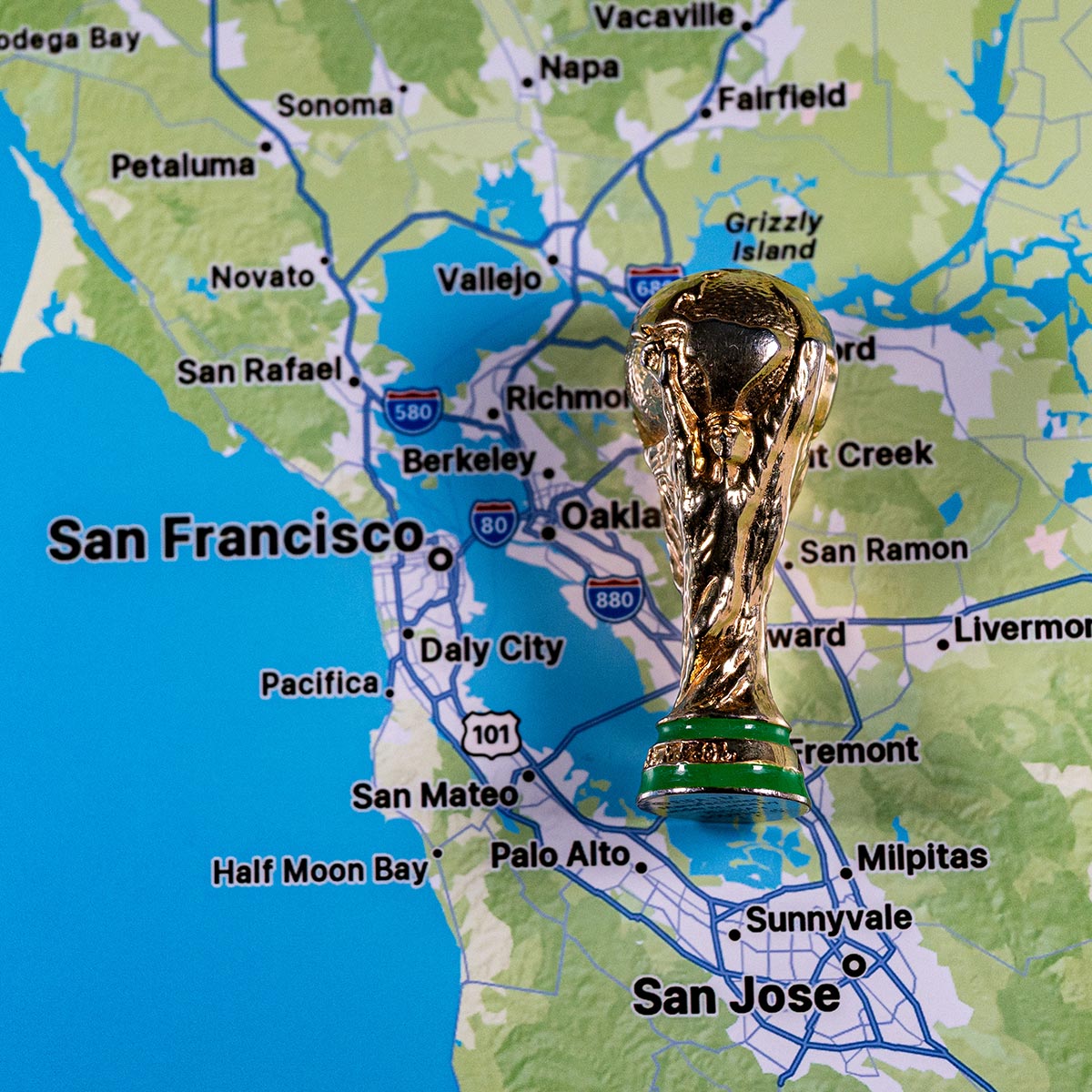 Karte der San Francisco Bay Area mit einem FIFA-Pokal